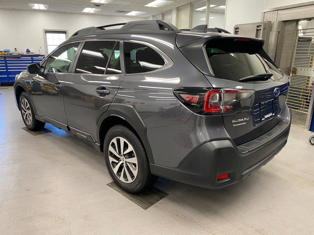 Used 2025 Subaru Outback Premium w/ Popular Package #1A image 3