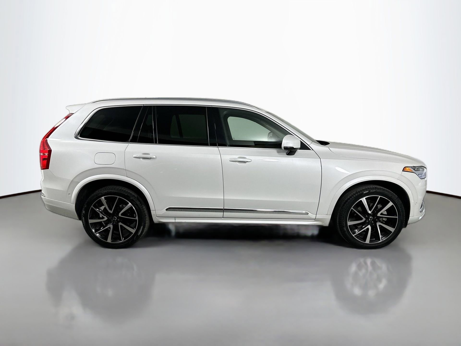 Certified 2023 Volvo XC90 B6 Plus w/ Protection Package Premier image 5