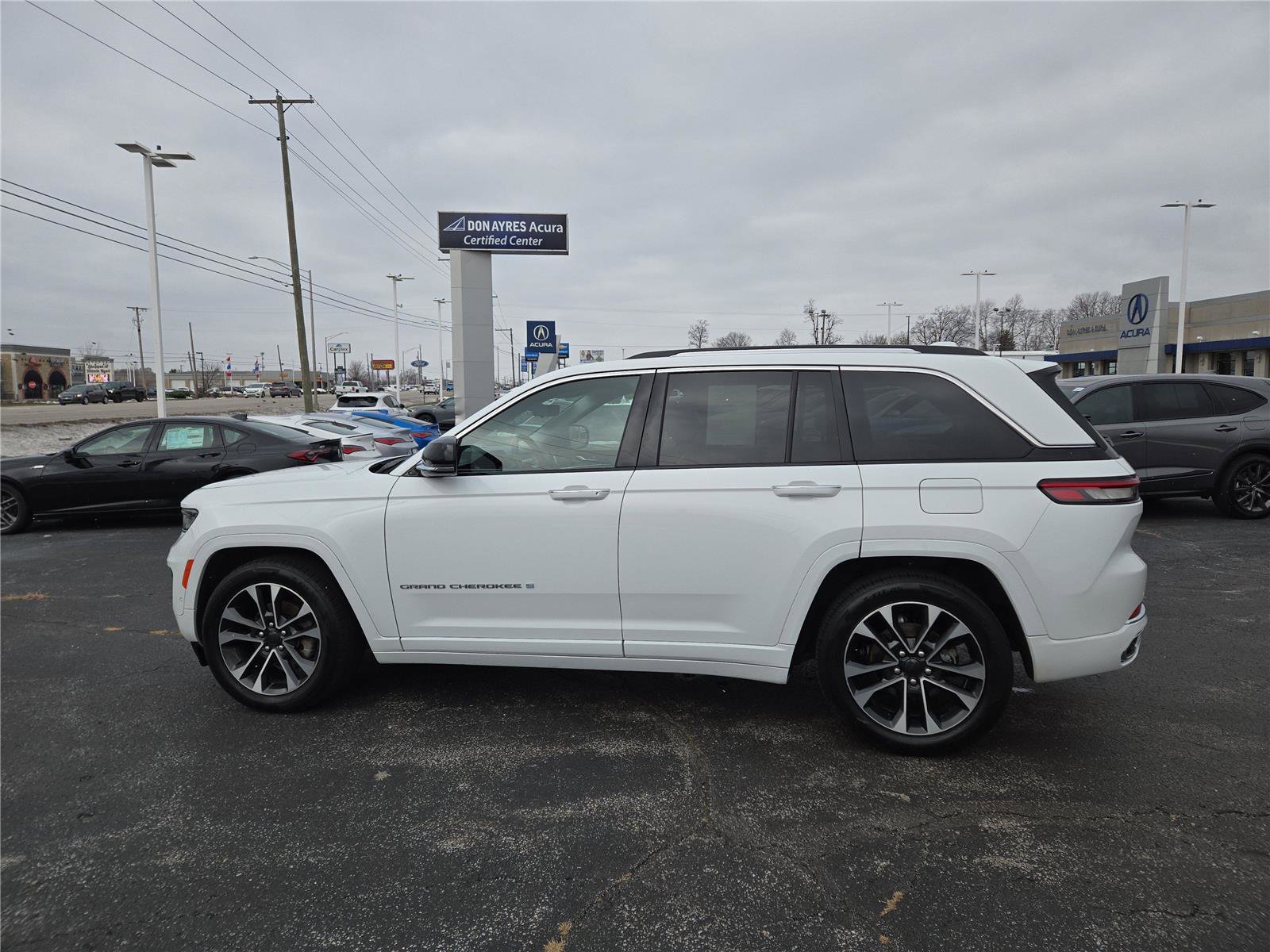 Used 2022 Jeep Grand Cherokee Overland w/ Luxury Tech Group IV image 28