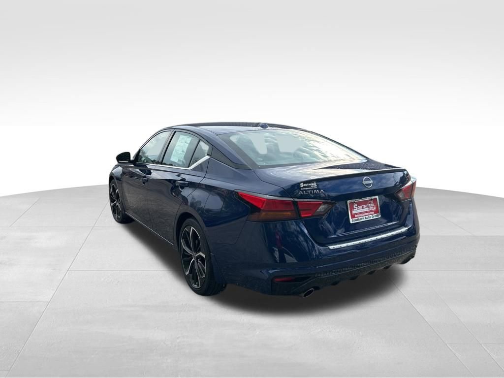 Used 2023 Nissan Altima 2.5 SR image 3