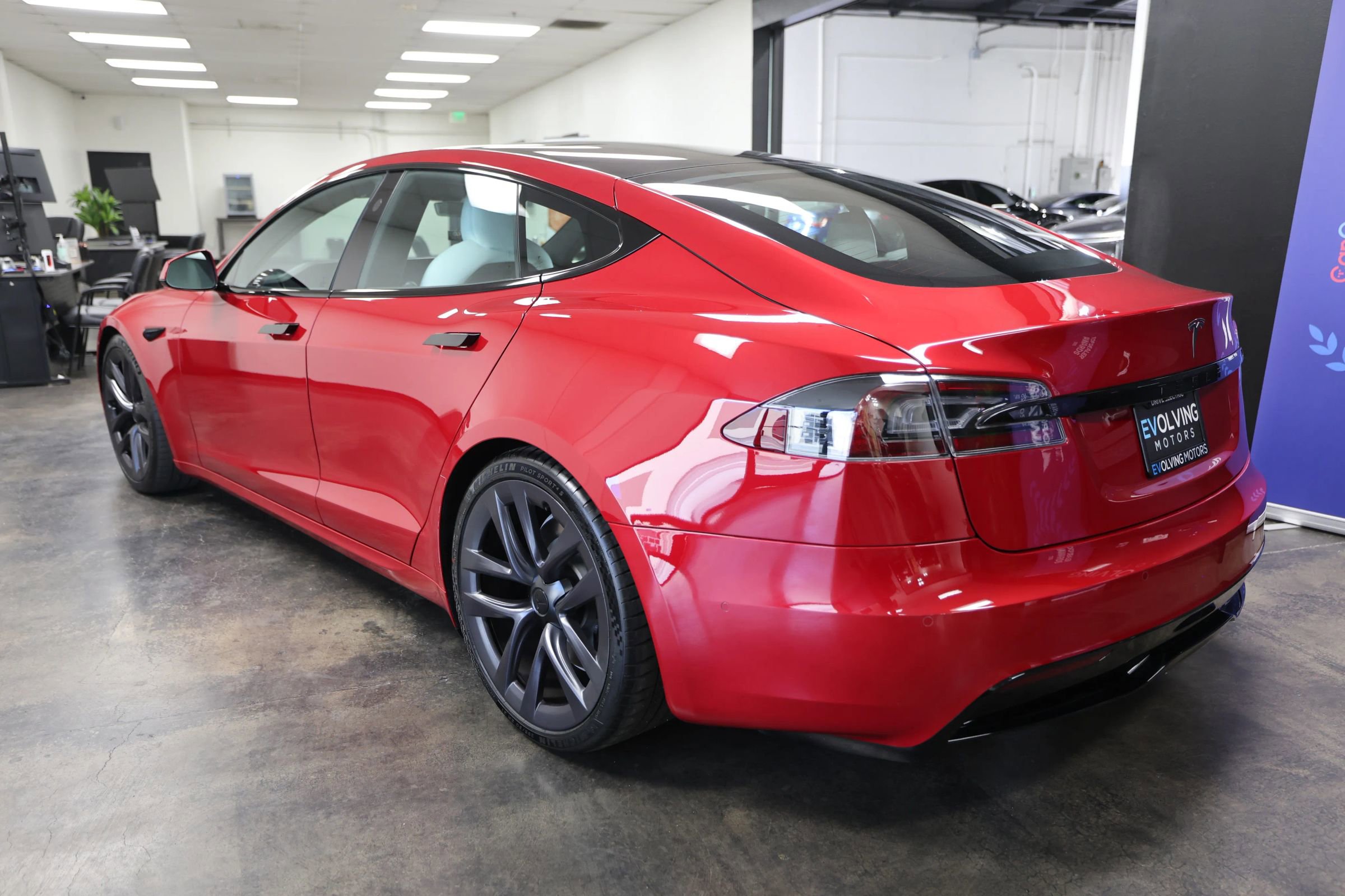 Used 2022 Tesla Model S Standard Range AWD/4WD image 9