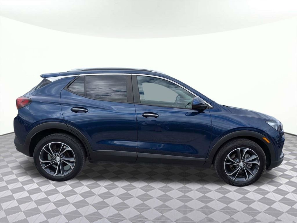 Used 2022 Buick Encore GX Select image 2