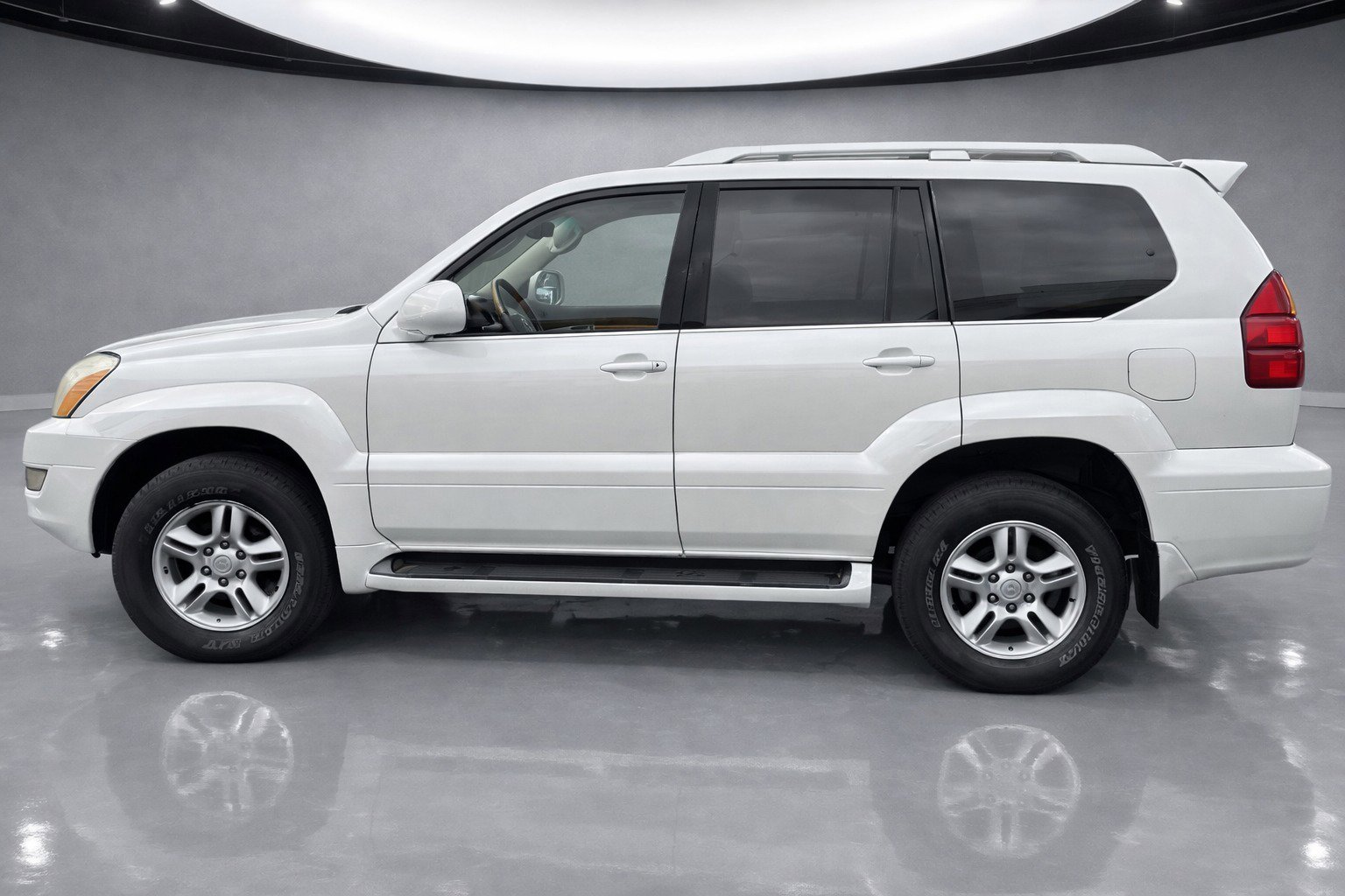 Used 2005 Lexus GX 470 image 2