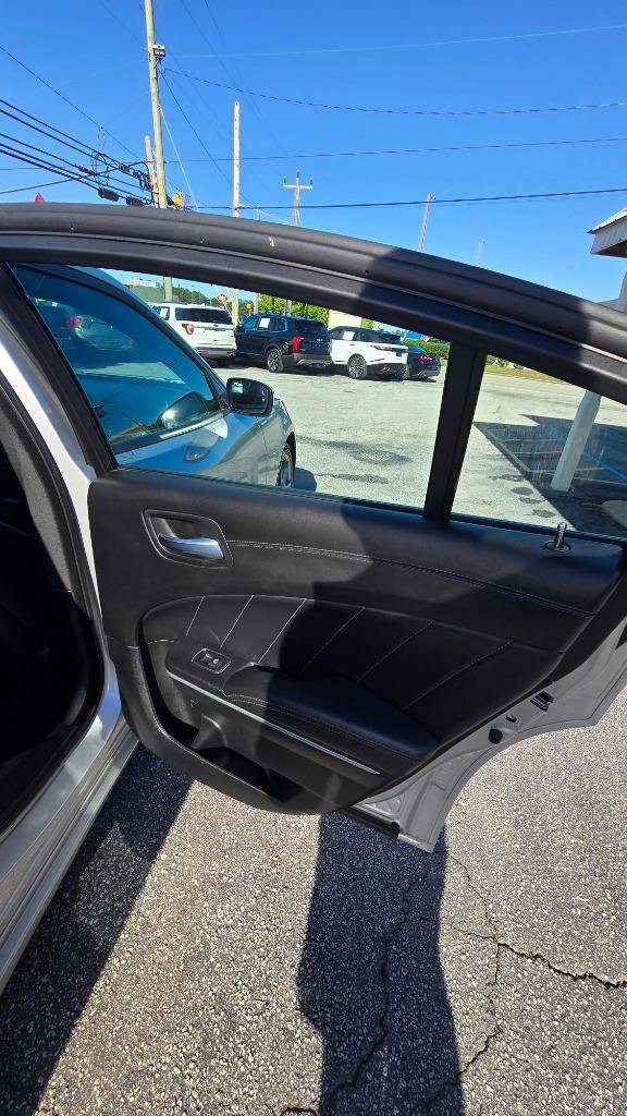 Used 2022 Dodge Charger SXT w/ Plus Group RWD image 16