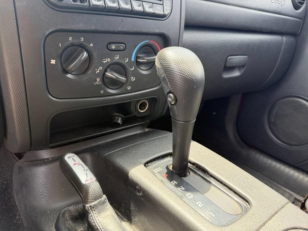Used 2003 Jeep Liberty Sport AWD/4WD image 28