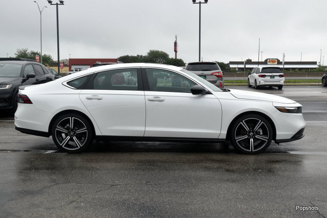 Used 2025 Honda Accord Sport image 3