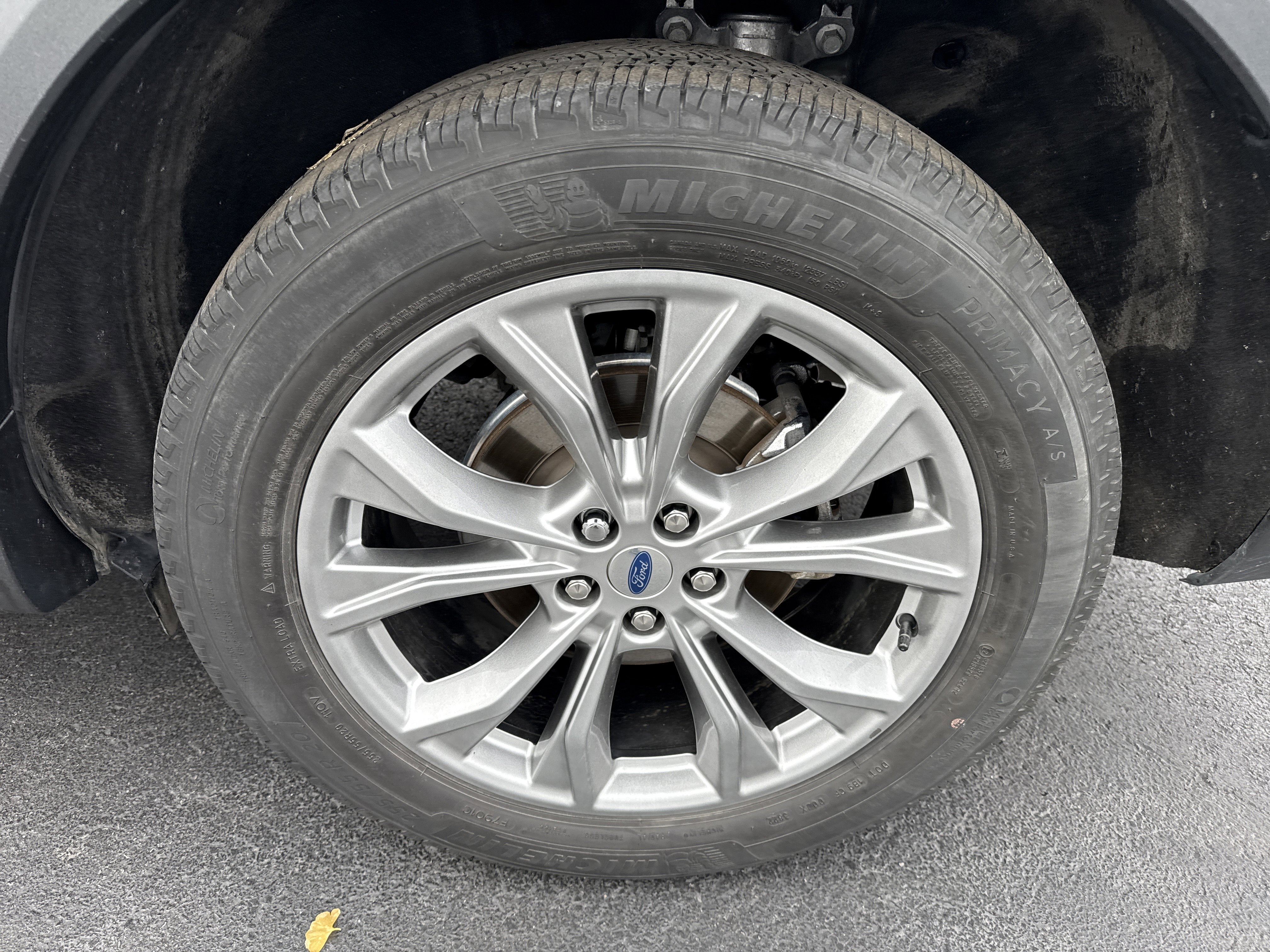 Used 2022 Ford Explorer XLT w/ Equipment Group 202A image 4