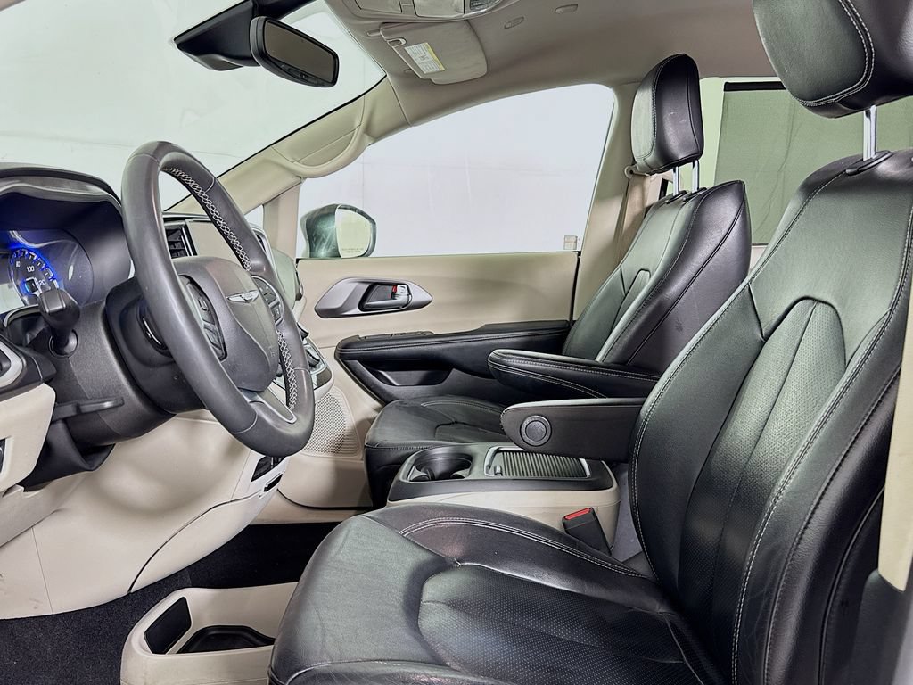 Used 2022 Chrysler Pacifica Touring-L FWD image 10
