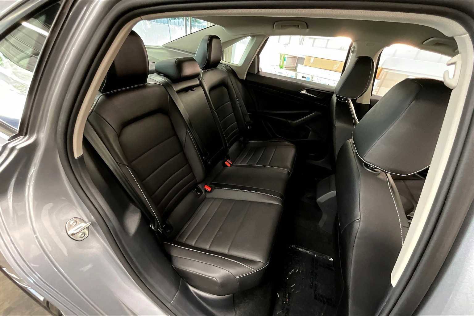 Used 2024 Volkswagen Jetta SE image 29