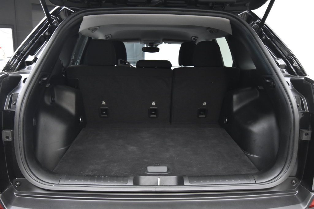 Used 2021 Jeep Cherokee Latitude FWD image 23