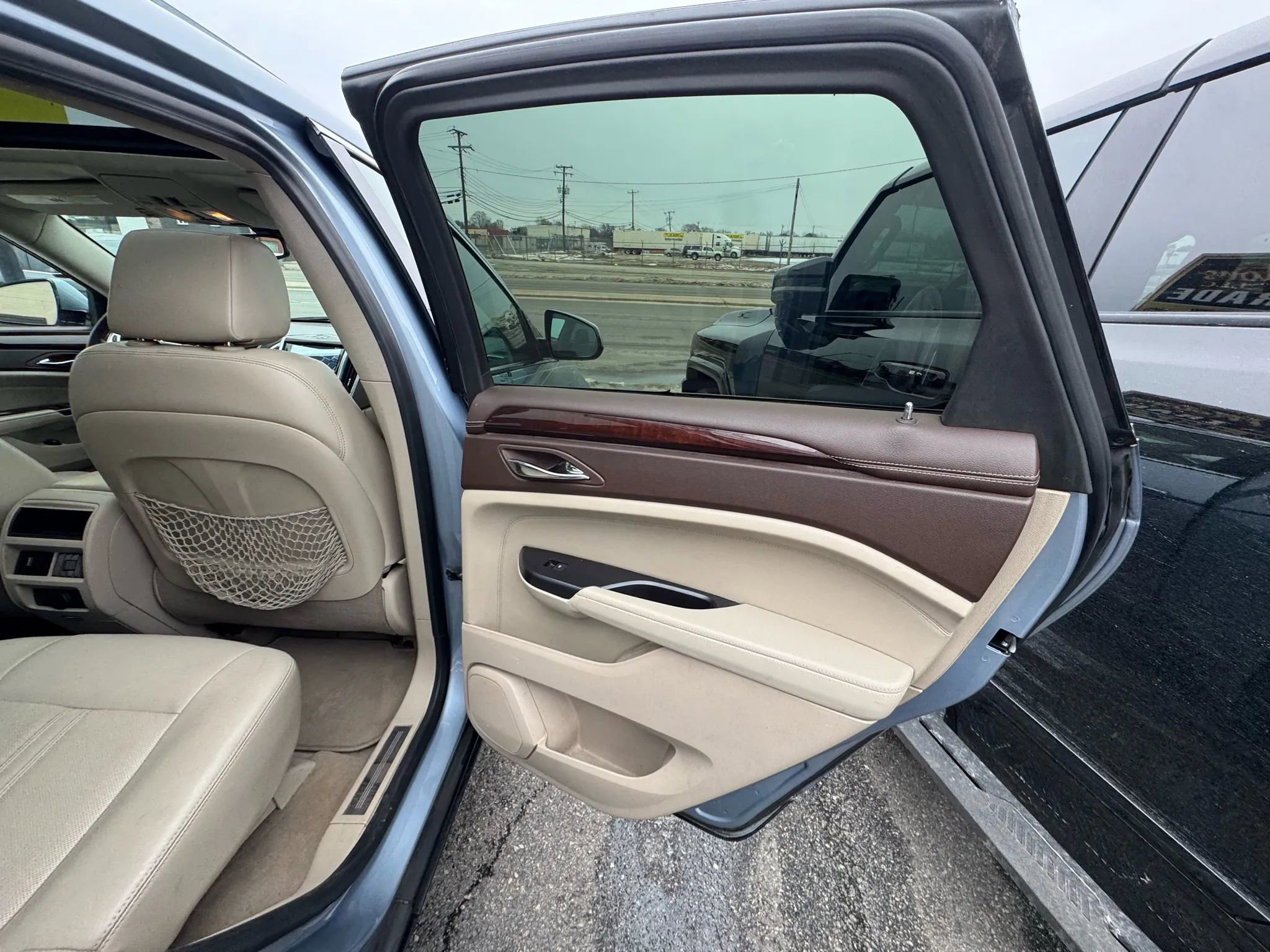 Used 2013 Cadillac SRX Luxury w/ Driver Awareness Package AWD/4WD image 18