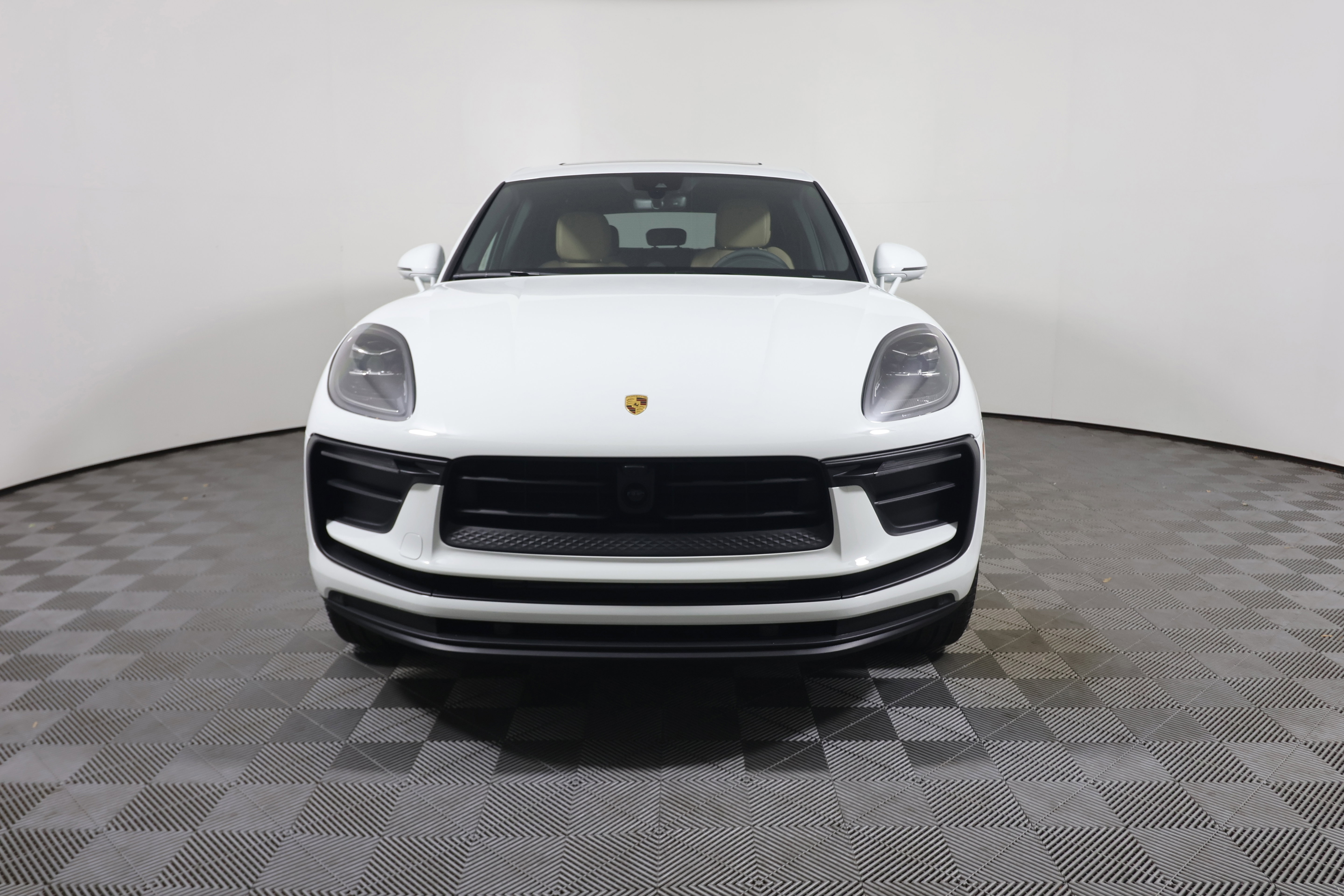 Certified 2026 Porsche Macan image 10
