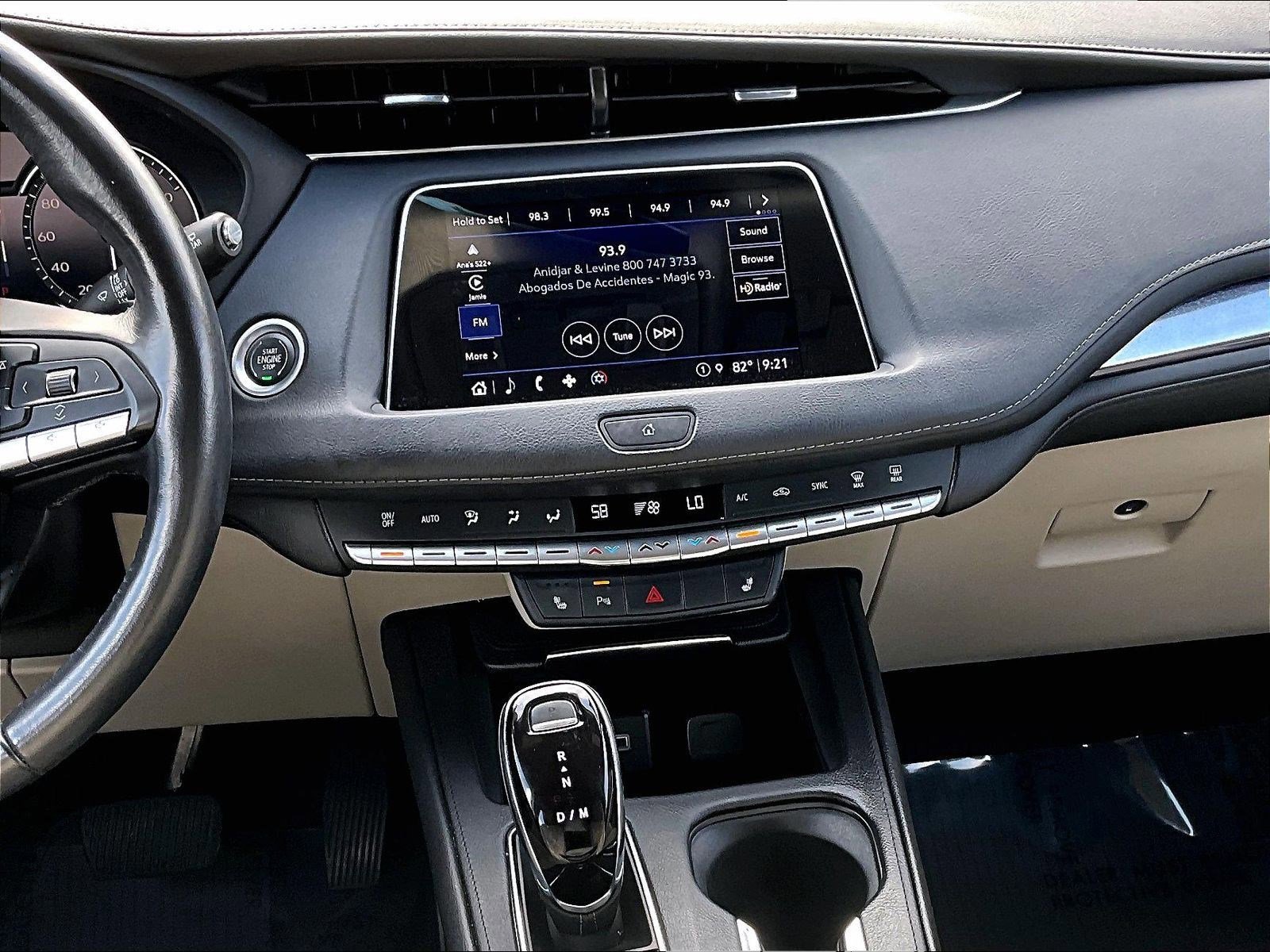 Used 2023 Cadillac XT4 Luxury w/ Cold Weather Package FWD image 8