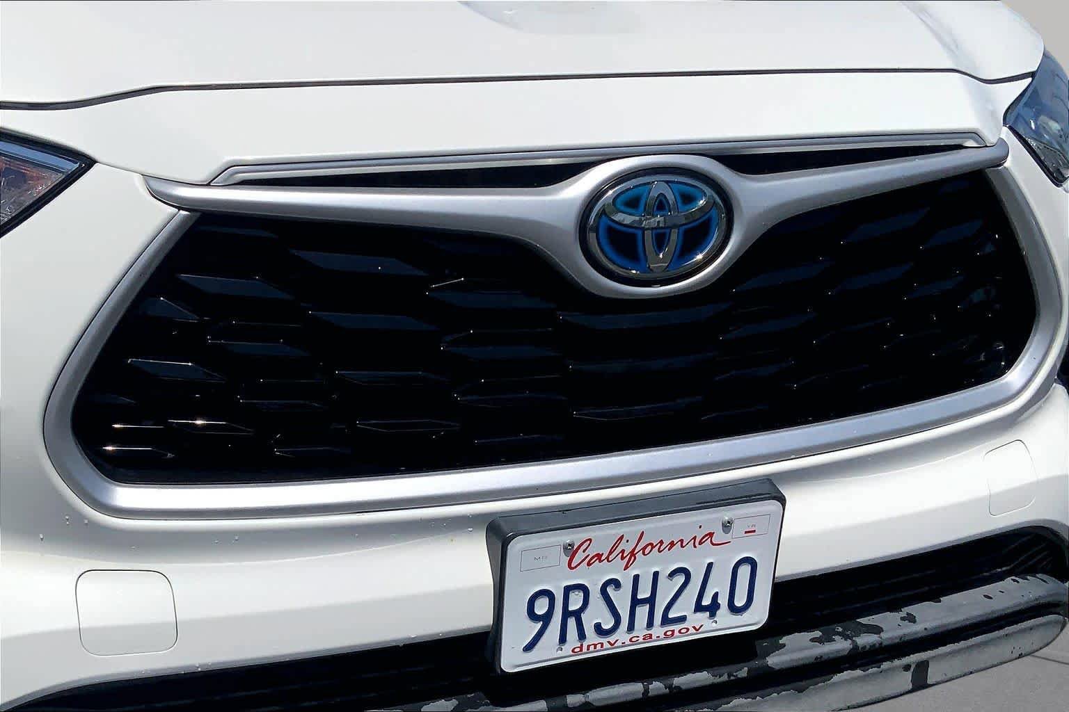 Used 2020 Toyota Highlander XLE AWD/4WD image 29