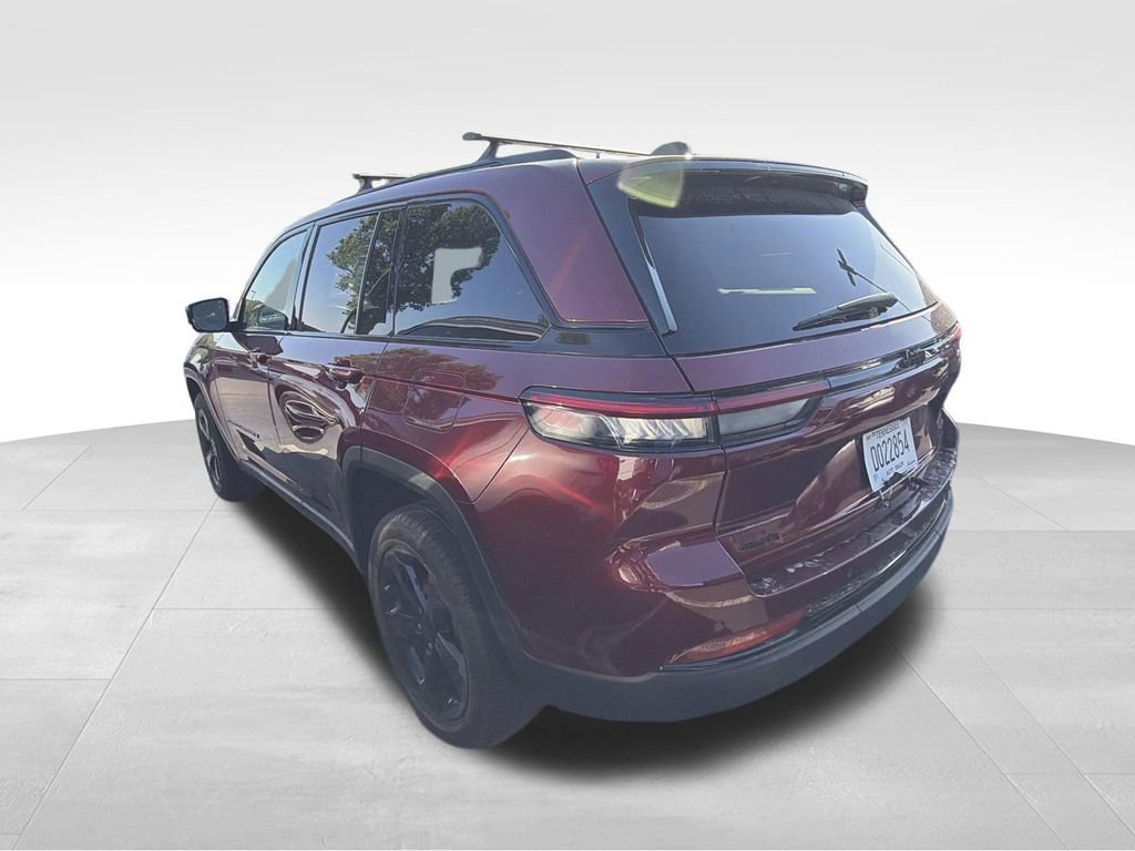 Used 2023 Jeep Grand Cherokee Limited w/ Black Appearance Package image 3