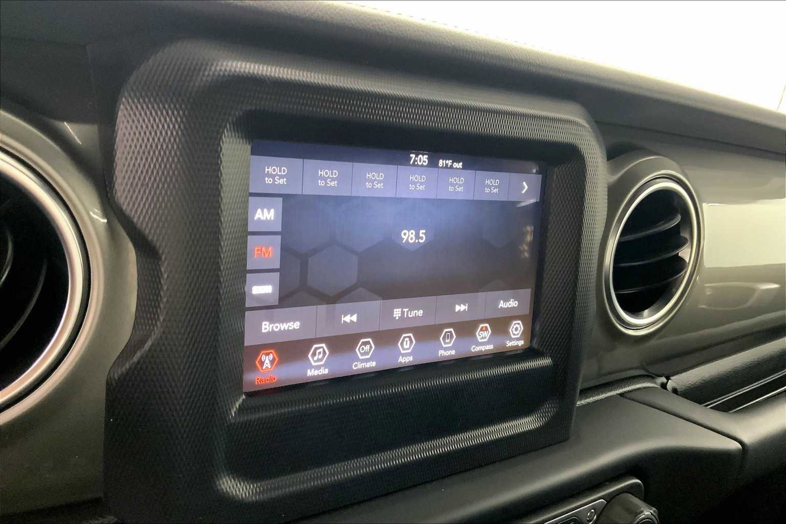 Used 2020 Jeep Wrangler Unlimited Sahara image 23