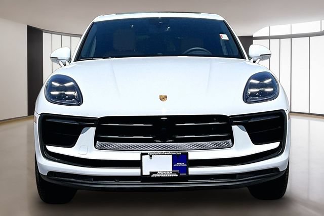 Used 2026 Porsche Macan AWD/4WD image 2