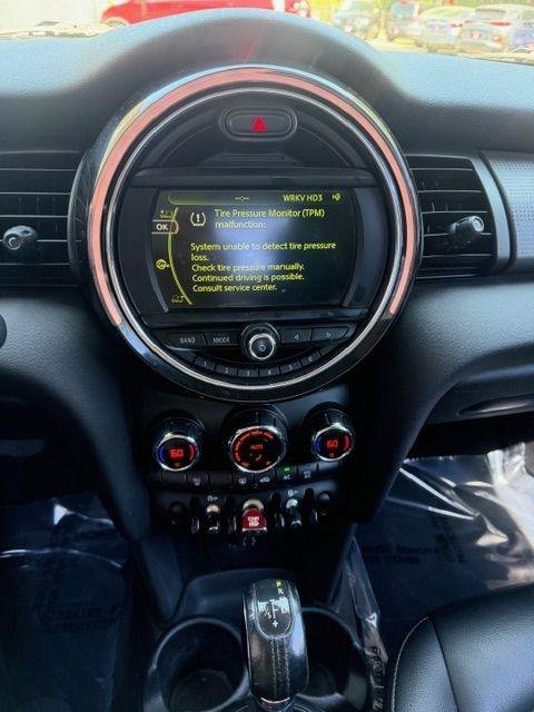 Used 2018 MINI Cooper 4-Door Hardtop FWD image 17