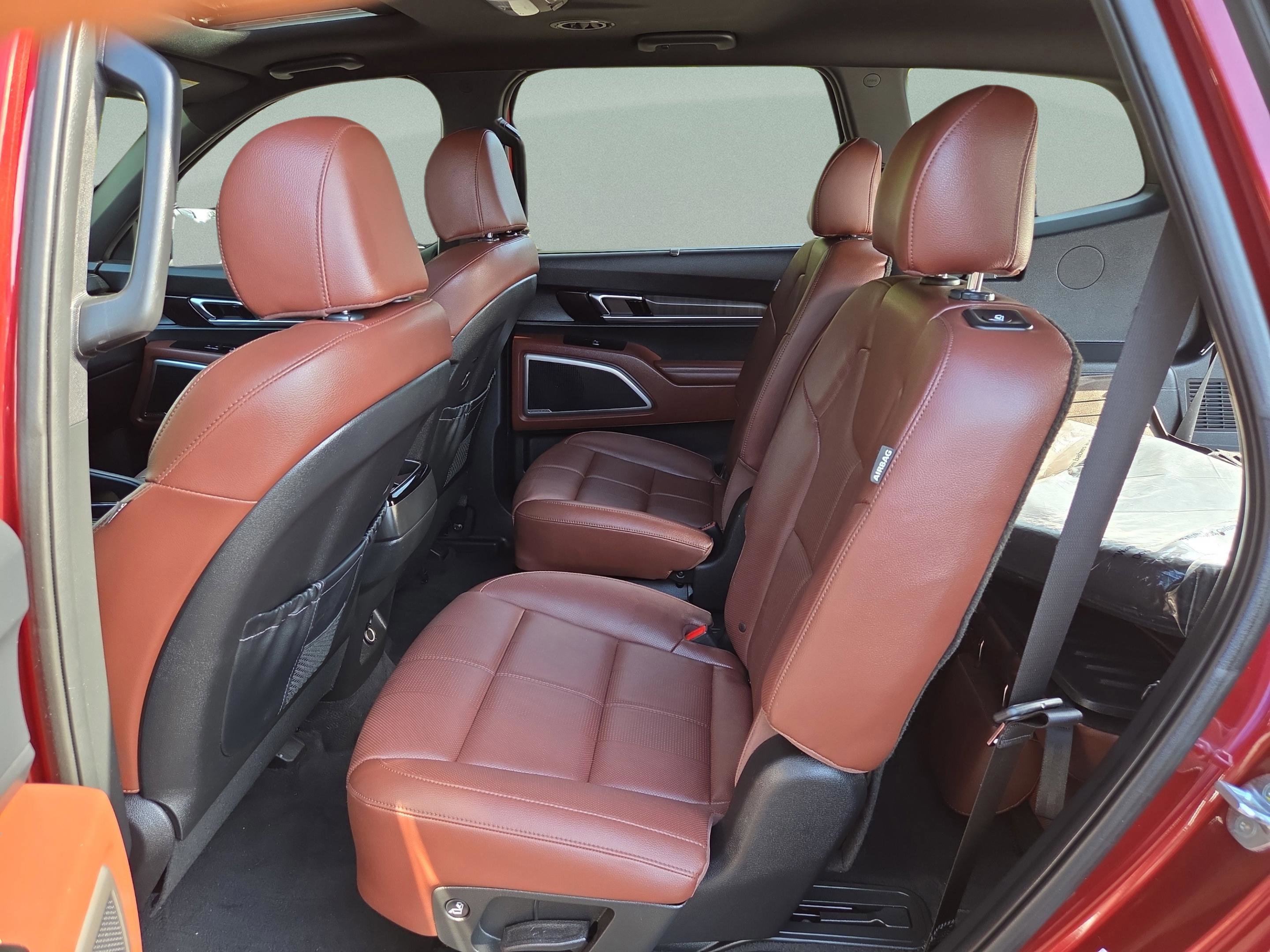 Used 2023 Kia Telluride EX w/ EX Captain's Chair Package image 30