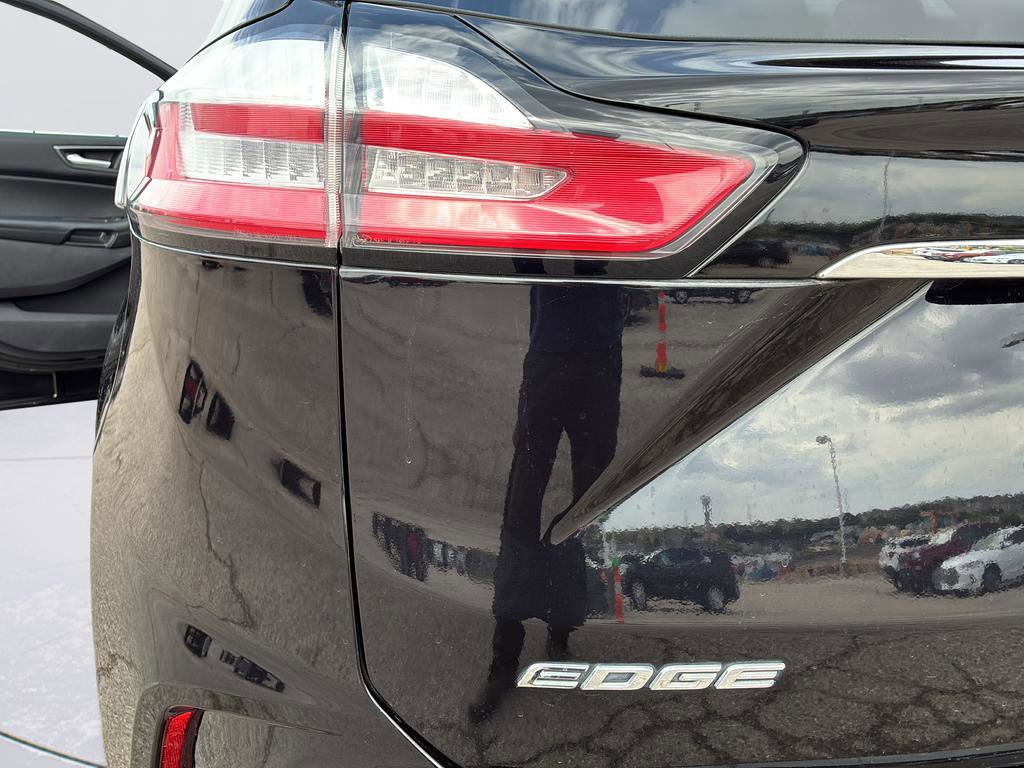 Used 2019 Ford Edge SE image 40