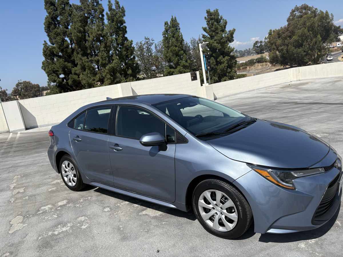 Used 2025 Toyota Corolla LE image 39