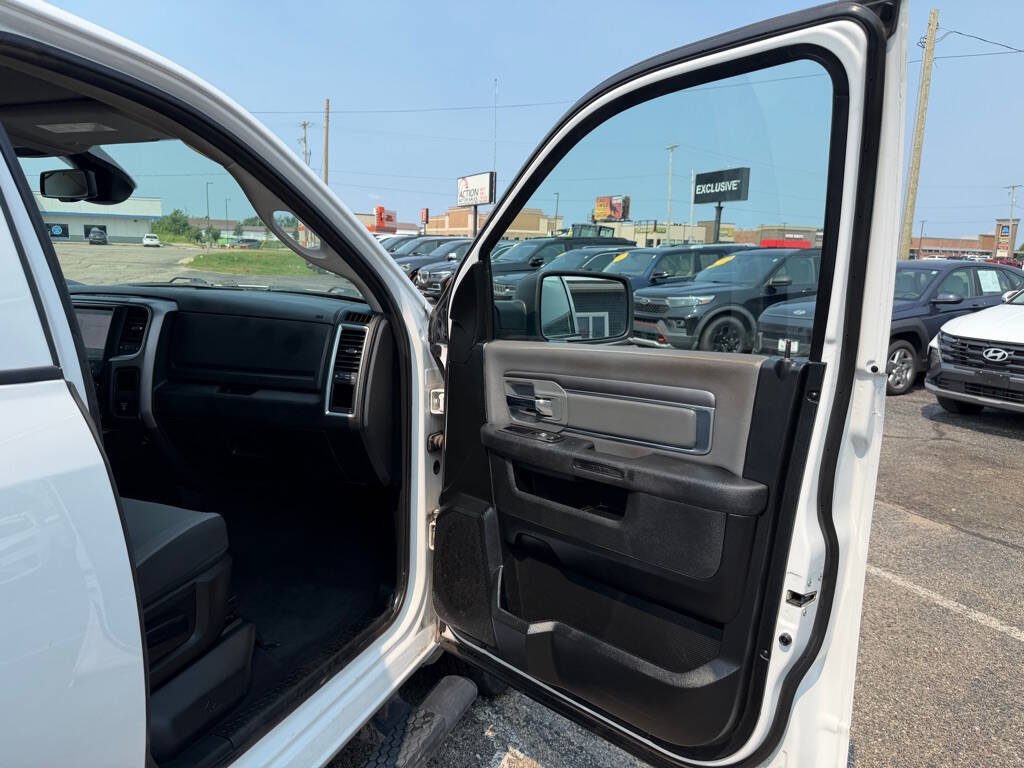 Used 2022 RAM 1500 Classic SLT w/ Electronics Convenience Group AWD/4WD image 52