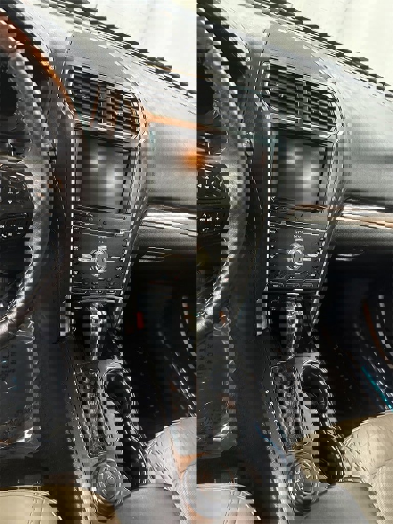 Used 2016 Ford Explorer Platinum image 18