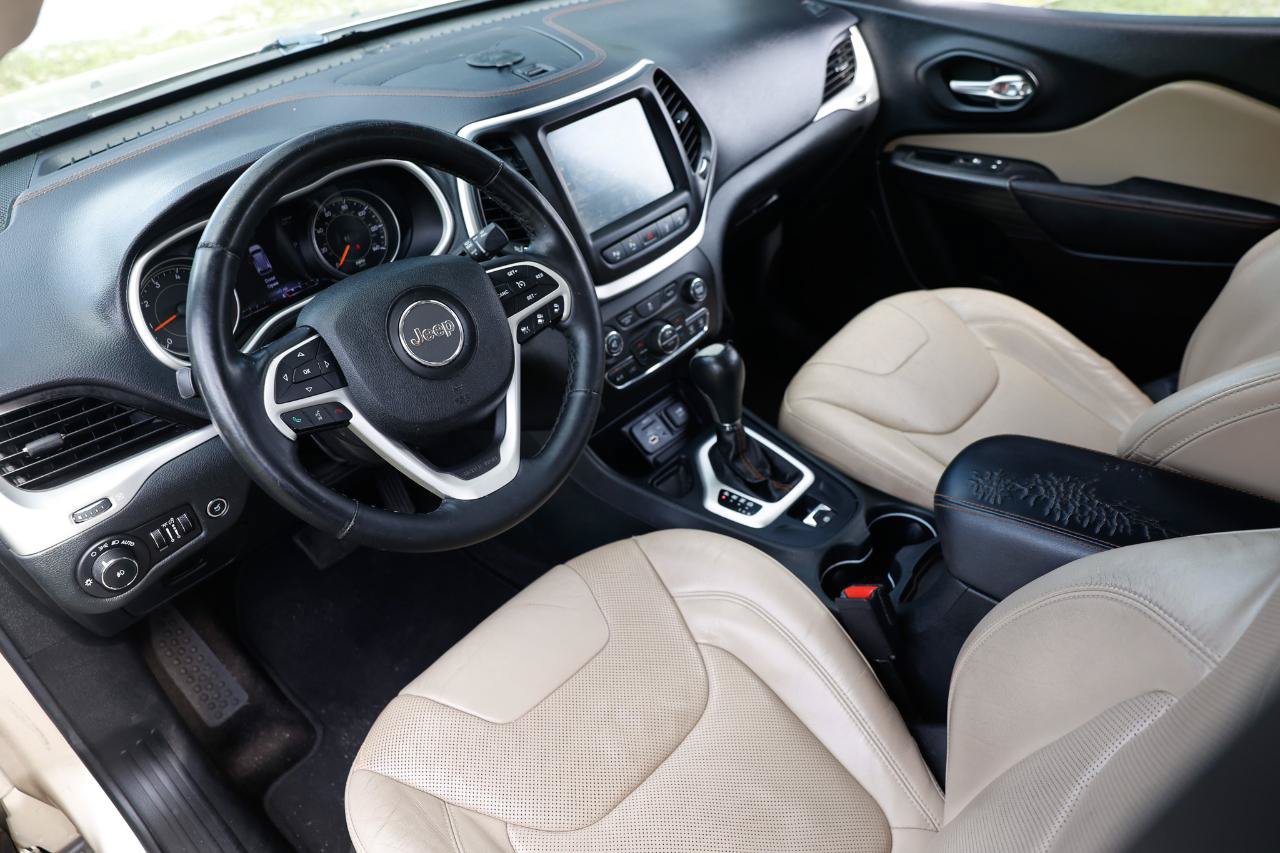 Used 2015 Jeep Cherokee Limited w/ Luxury Group FWD image 4