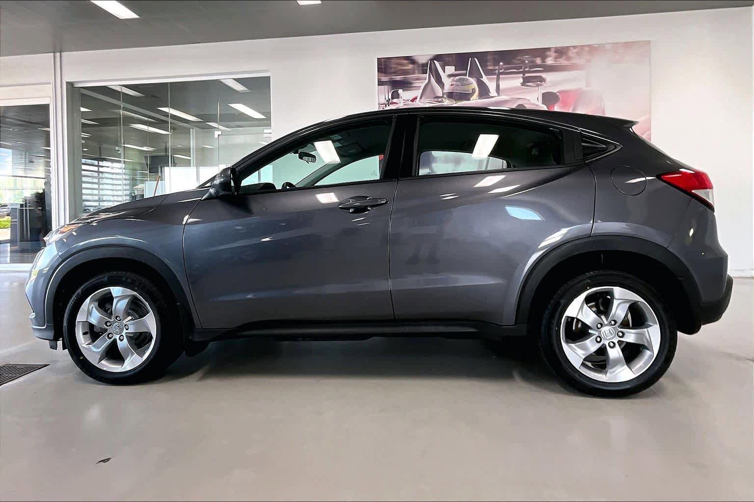 Used 2021 Honda HR-V LX image 3