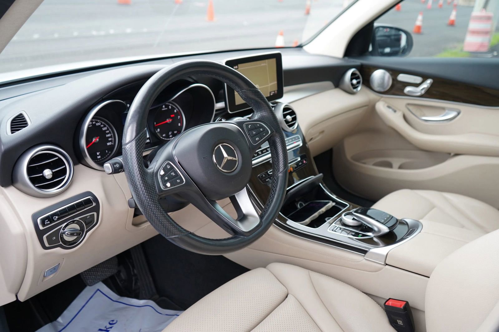 Used 2017 Mercedes-Benz GLC 300 image 8