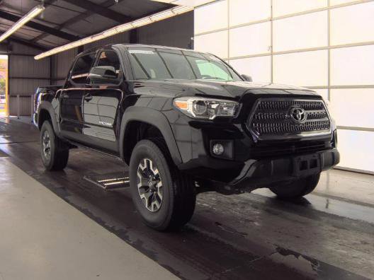 Used 2017 Toyota Tacoma TRD Off-Road w/ Tow Package (A/T) image 3