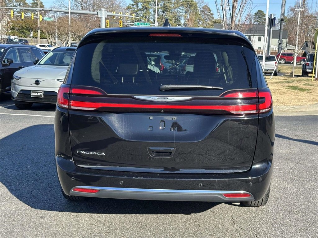 Used 2024 Chrysler Pacifica Touring-L image 21