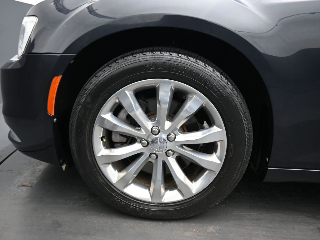 Used 2018 Chrysler 300 Limited image 46