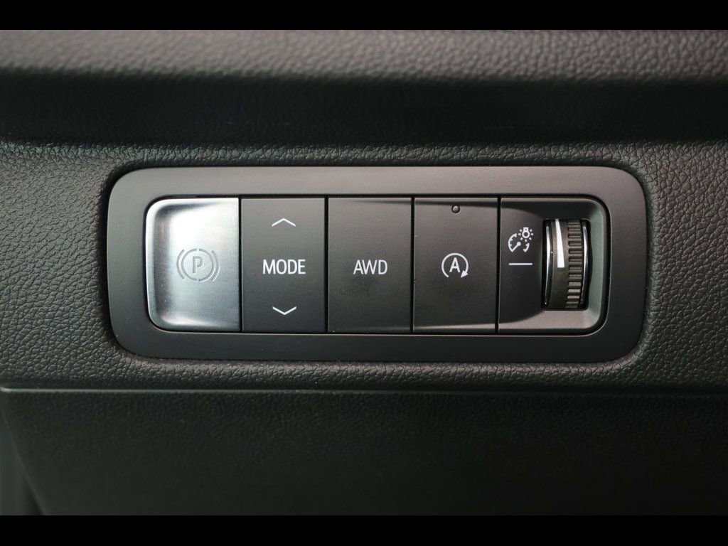Used 2024 Chevrolet Traverse LT w/ Enhanced Driving Package AWD/4WD image 13