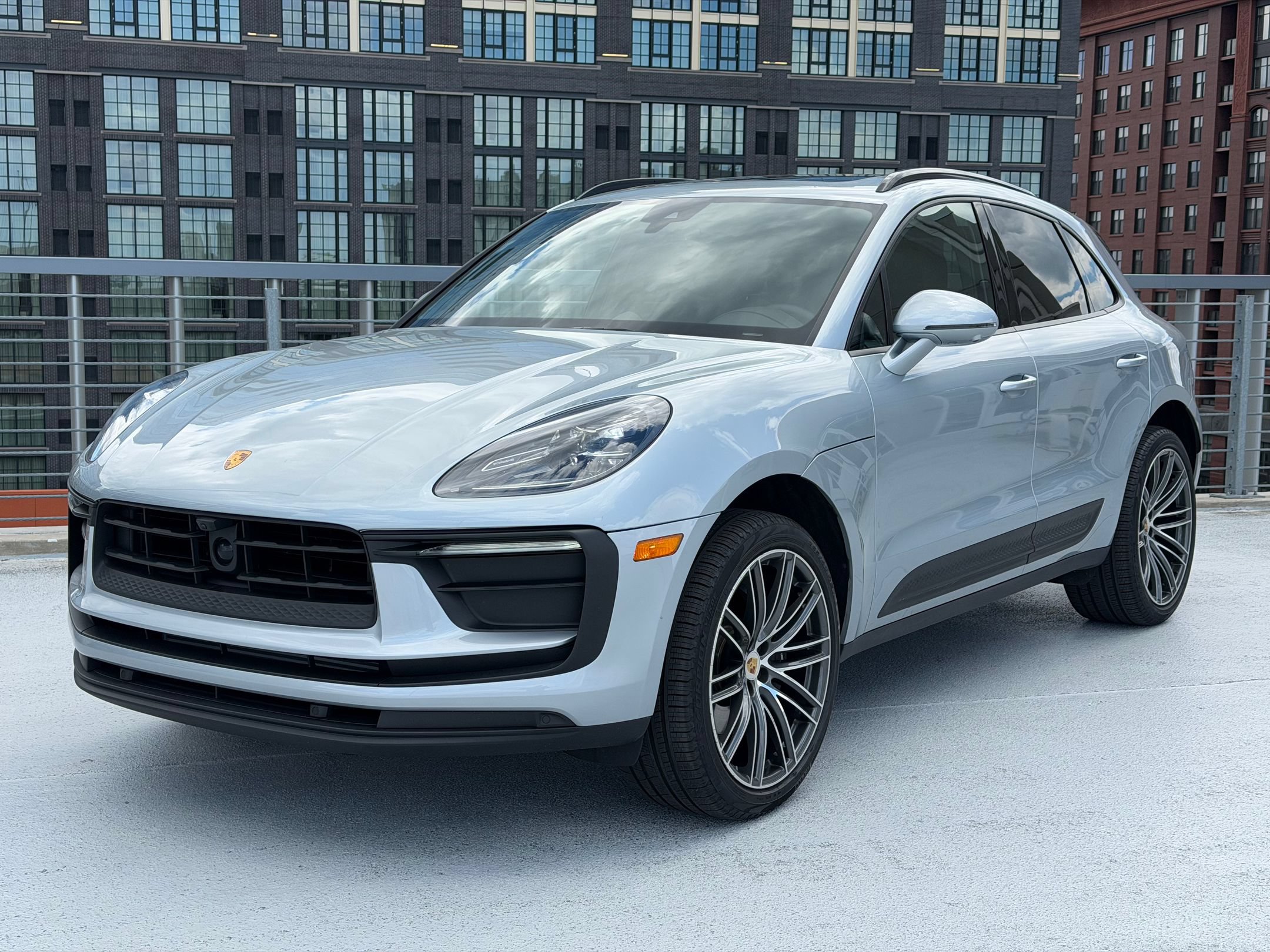 Certified 2026 Porsche Macan AWD/4WD image 1