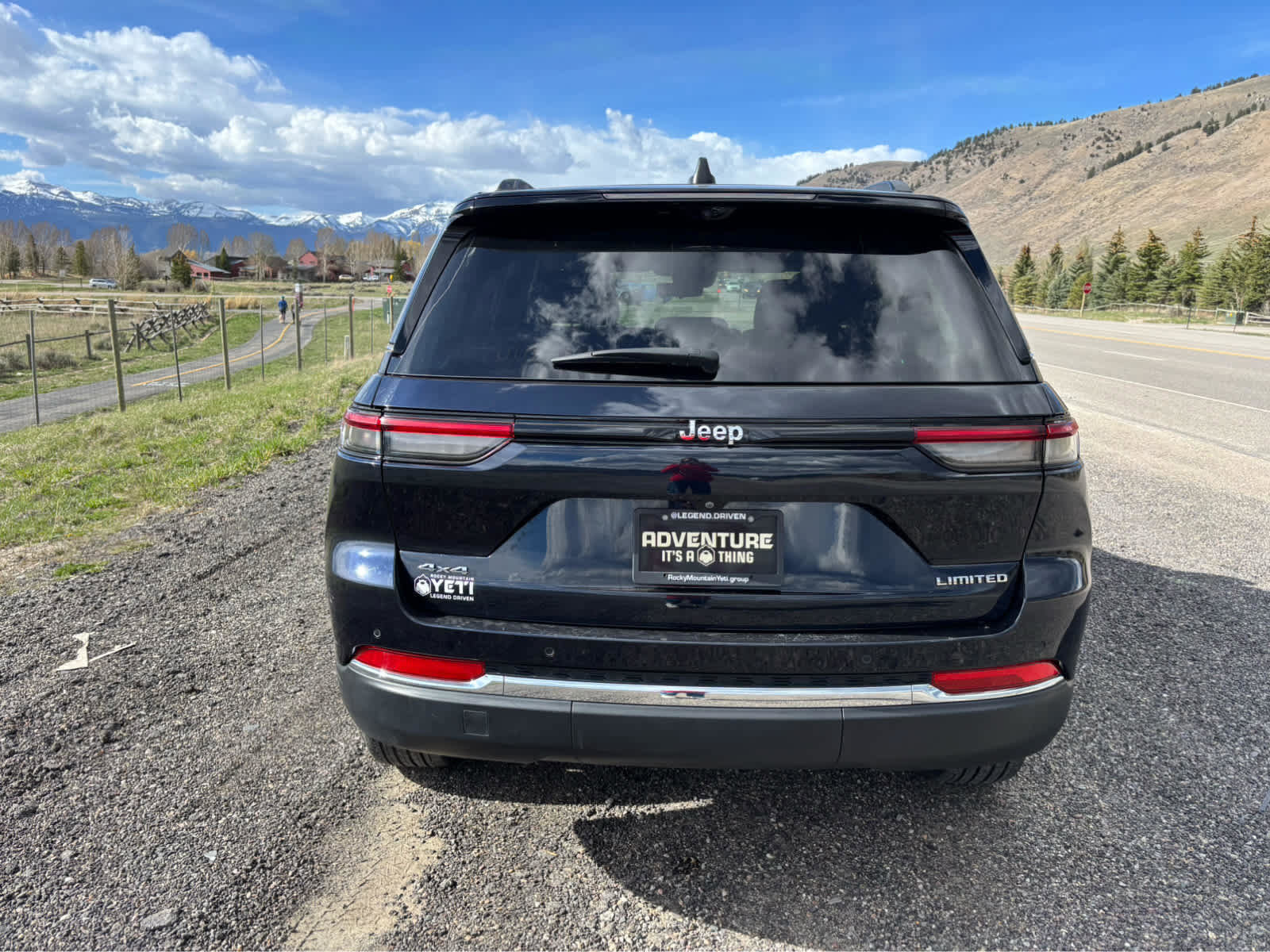 New 2023 Jeep Grand Cherokee Limited w/ Luxury Tech Group II image 14