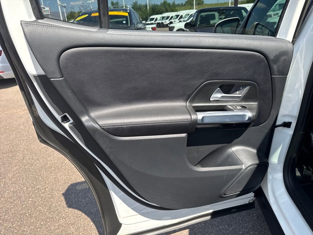 Used 2022 Mercedes-Benz GLB 250 4MATIC image 30