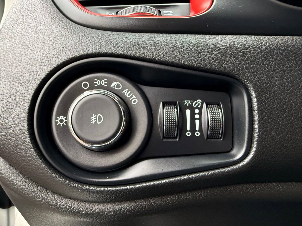 Used 2023 Jeep Renegade Trailhawk AWD/4WD image 19