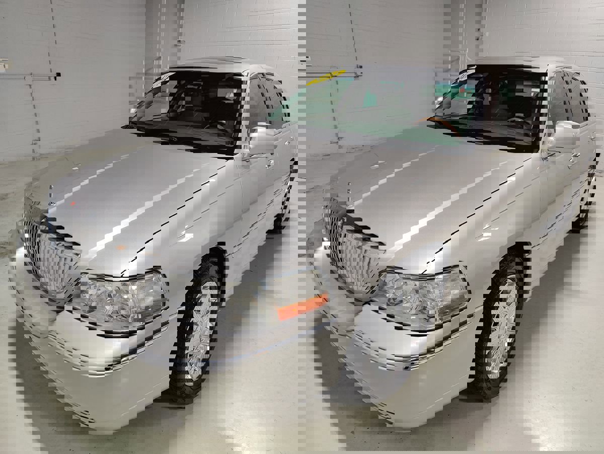 Used 2004 Lincoln Town Car Ultimate image 18