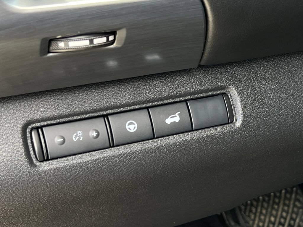 Used 2025 Nissan Pathfinder SL FWD image 8