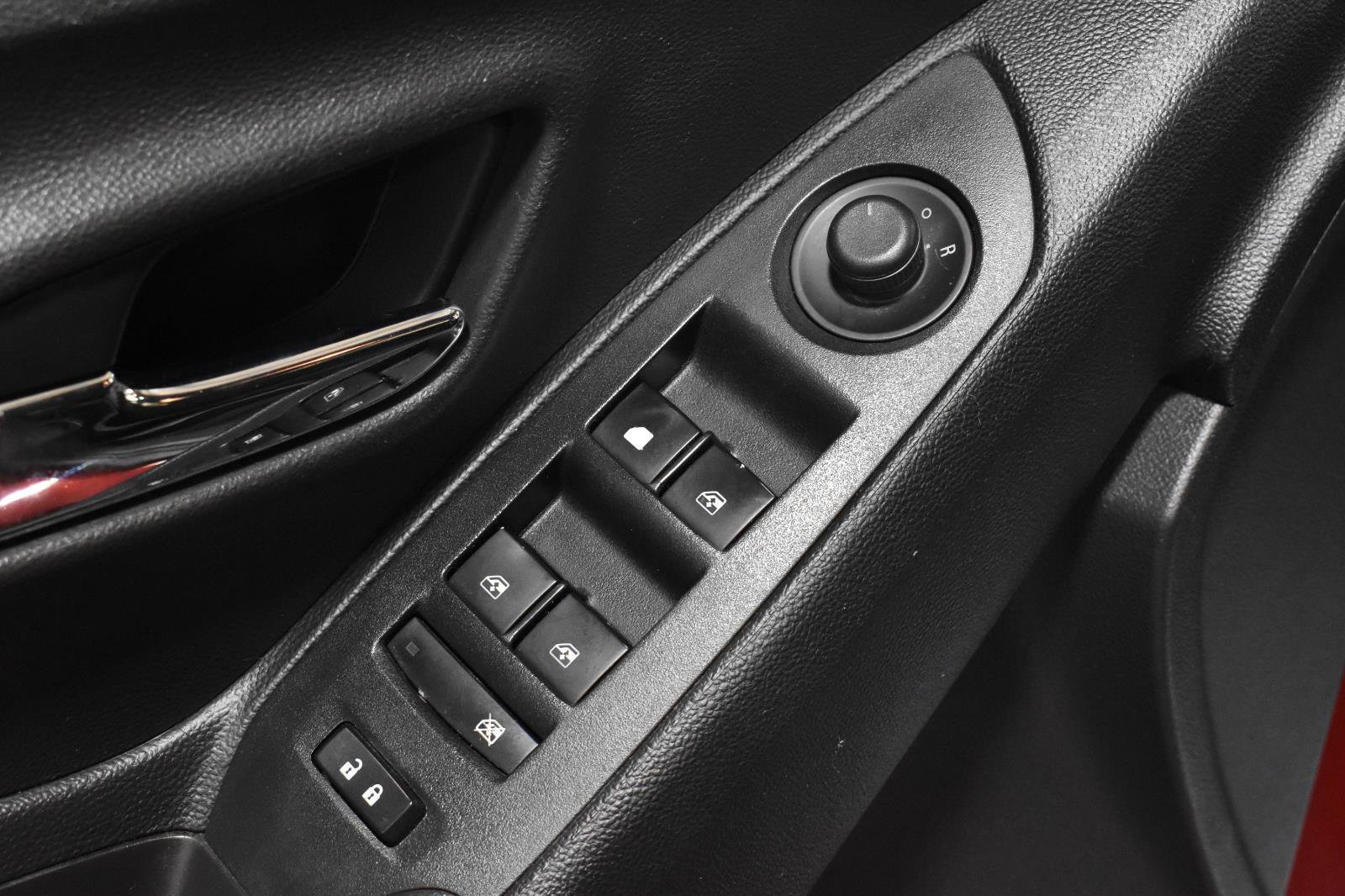 Used 2020 Chevrolet Trax LT w/ Sun & Sound Package image 11