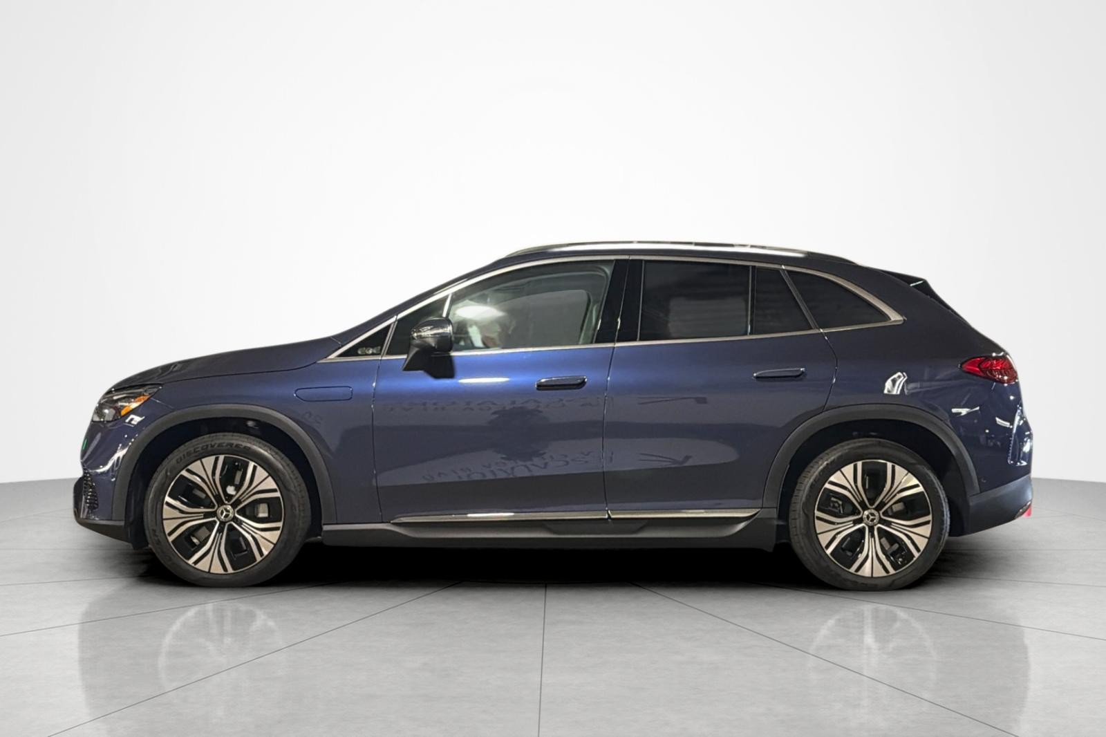 New 2027 Mercedes-Benz EQE 320 4MATIC SUV image 2