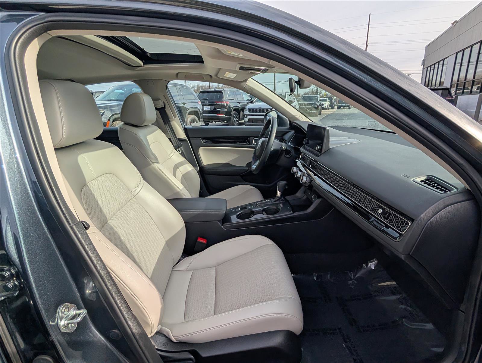 Used 2023 Honda Civic EX-L image 10