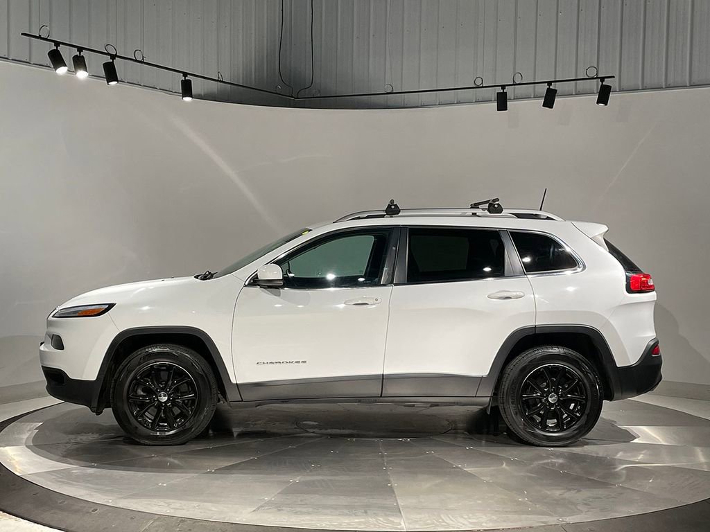 Used 2017 Jeep Cherokee Latitude w/ Cold Weather Group AWD/4WD image 14