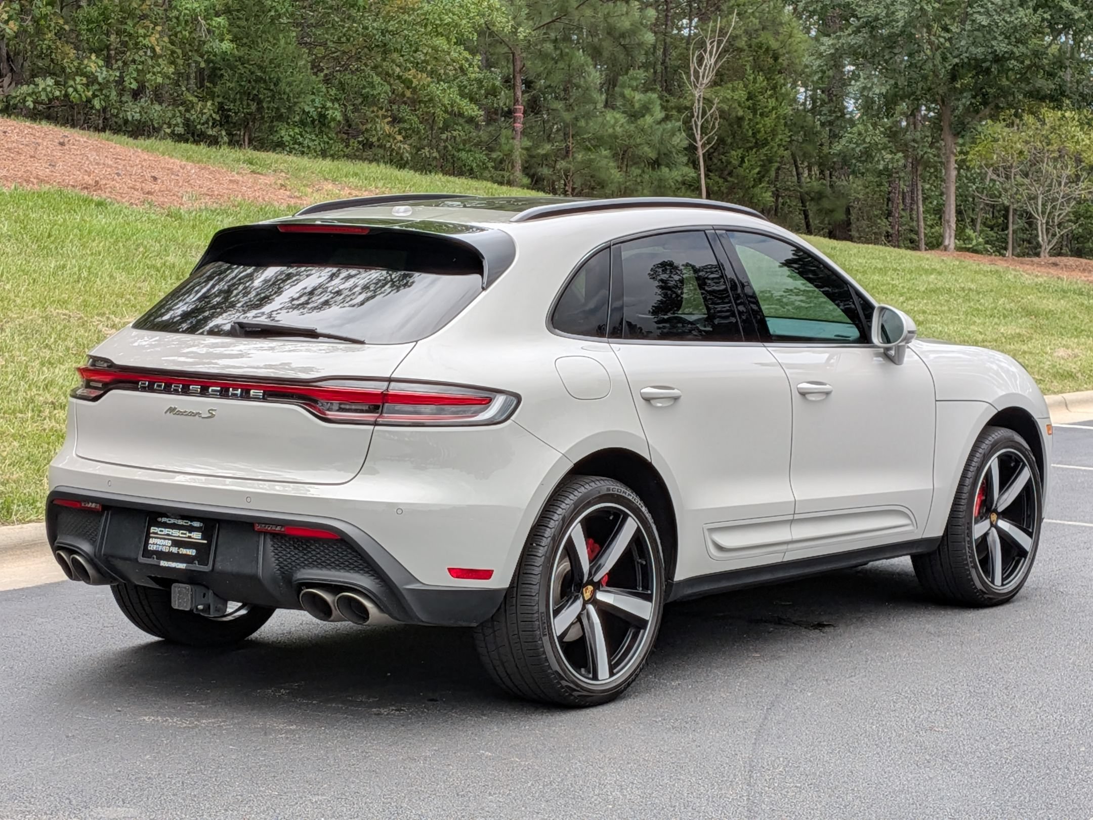 Certified 2025 Porsche Macan S AWD/4WD image 30