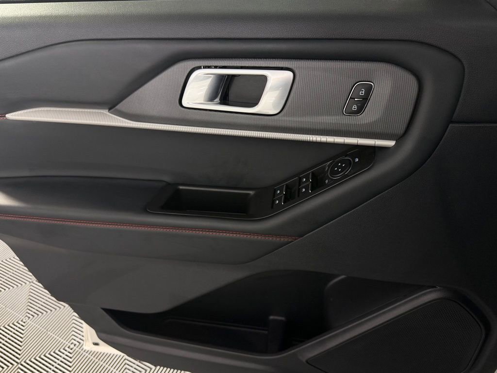 Used 2025 Ford Explorer ST-Line w/ ST-Line Street Pack image 26