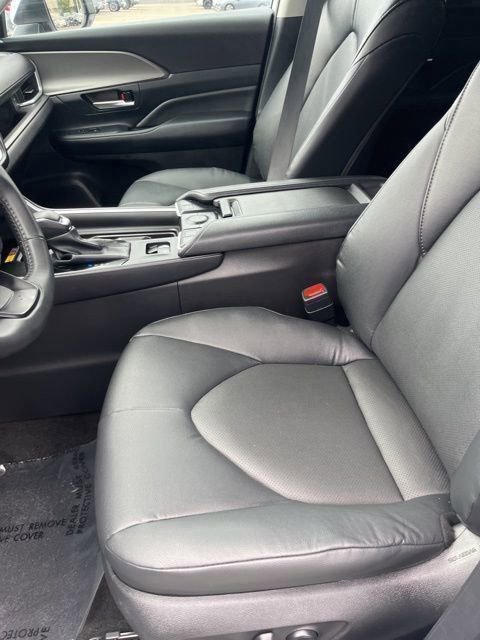 Used 2025 Toyota Grand Highlander AWD image 13