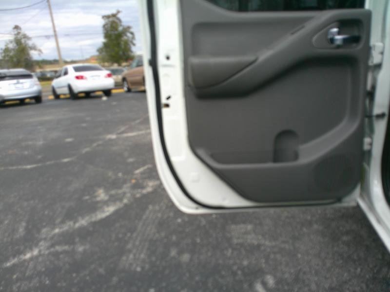 Used 2017 Nissan Frontier SV AWD/4WD image 24