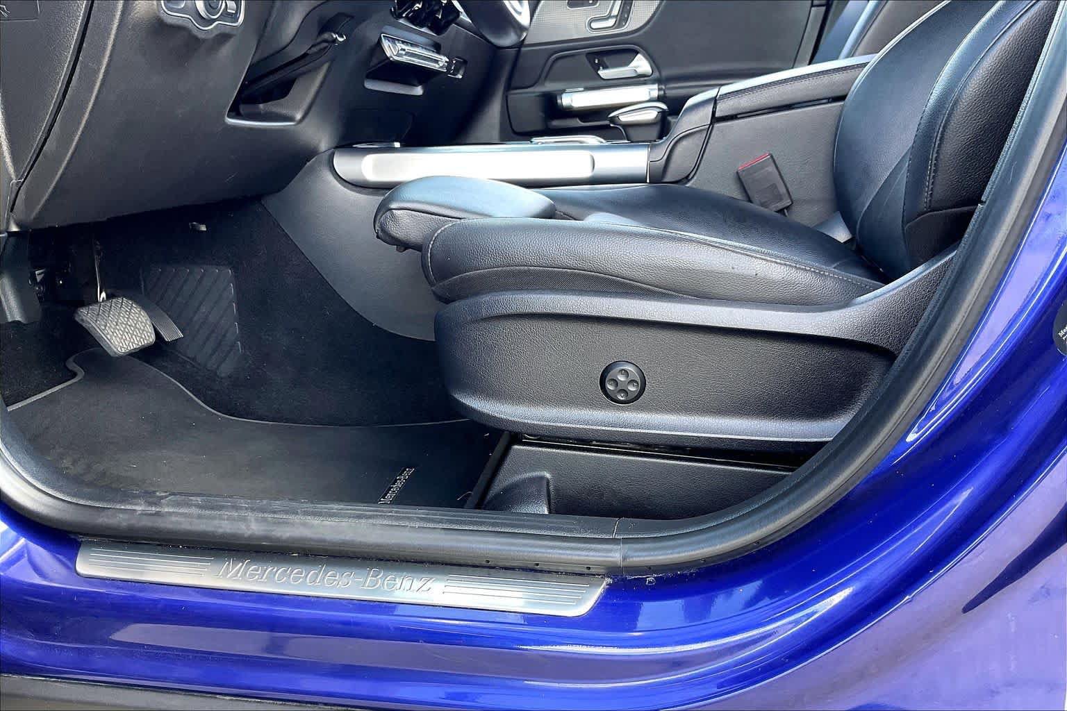 Used 2020 Mercedes-Benz GLB 250 4MATIC image 30
