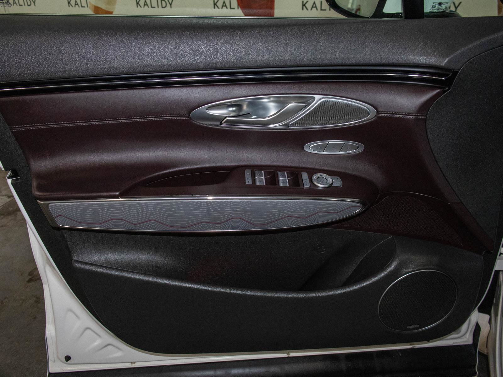 Used 2022 Genesis GV70 2.5T w/ Advanced Package AWD/4WD image 11